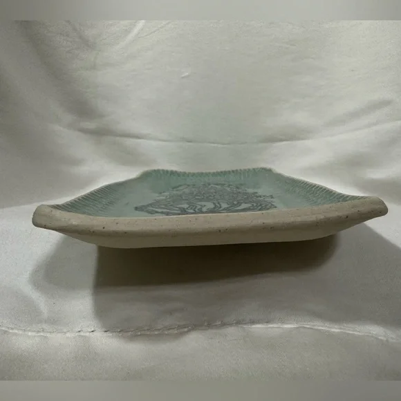 Studio pottery trinket tray. Green glaze with hand painted Jellyfish design. - Picture 8 of 14